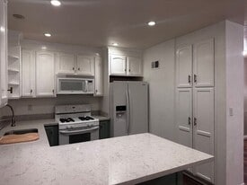 17942 River Cir in Santa Clarita, CA - Building Photo