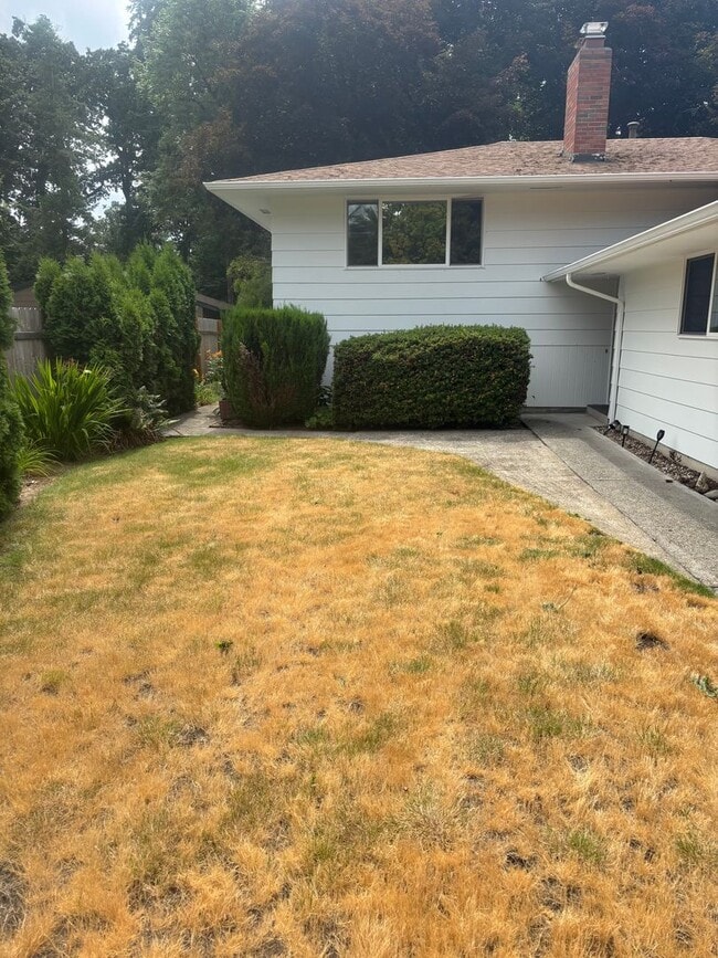 17035 SE Valley View Rd in Milwaukie, OR - Building Photo - Building Photo