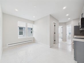 315 W Broadway in Long Beach, NY - Foto de edificio - Building Photo