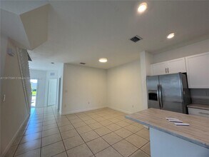613 NE 208th Terrace in Miami, FL - Building Photo - Building Photo