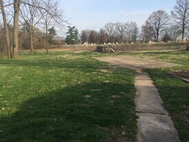 1358 Pottery Rd in Washington, MO - Building Photo