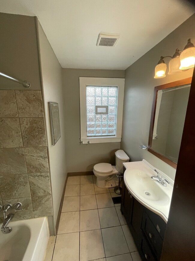 127 Taunton Pl, Unit Lower in Buffalo, NY - Building Photo - Building Photo