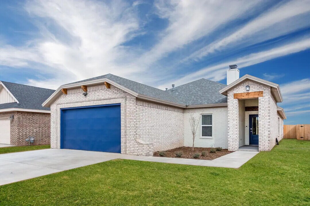 1004 N Fulton Ave in Lubbock, TX - Building Photo