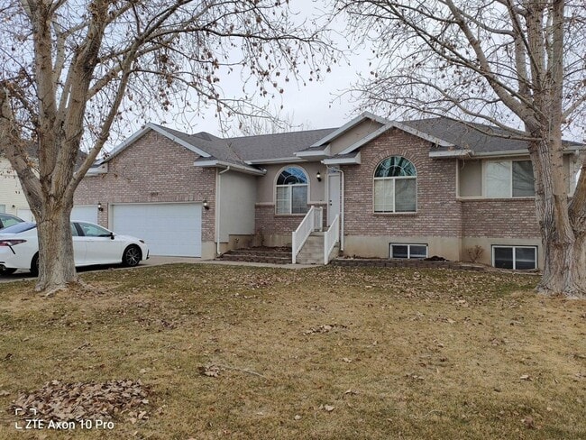 2127 S 2000 W in Syracuse, UT - Building Photo - Building Photo