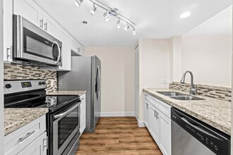 600 Scotia Dr, Unit 104 in Hypoluxo, FL - Foto de edificio - Building Photo