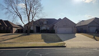 3105 SW Pine Valley Rd in Bentonville, AR - Building Photo