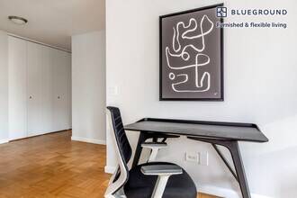 235 W 48th St in New York, NY - Building Photo - Building Photo