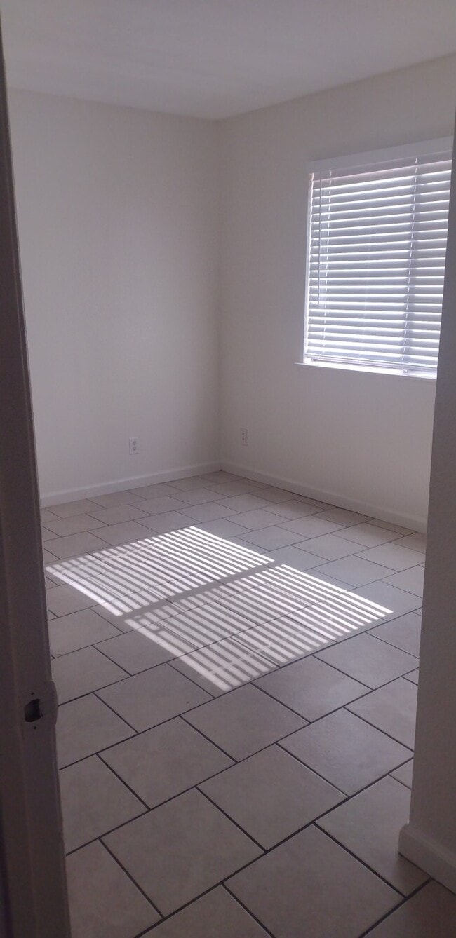 1022 E Avenue Q3, Unit A in Palmdale, CA - Building Photo - Building Photo