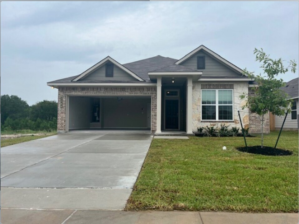 1368 Kingsgate Dr in Bryan, TX - Building Photo
