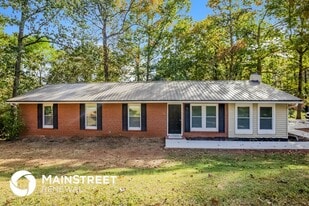424 Azalea Dr in Stockbridge, GA - Building Photo