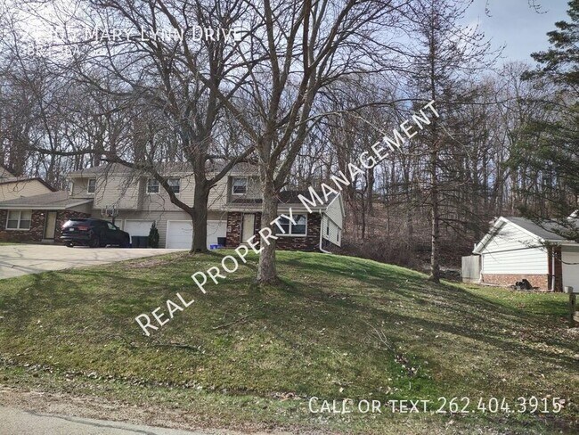 21305 Mary Lynn Dr in Brookfield, WI - Building Photo - Building Photo