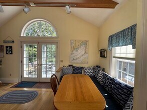 12 Pearl St in Mattapoisett, MA - Building Photo - Building Photo