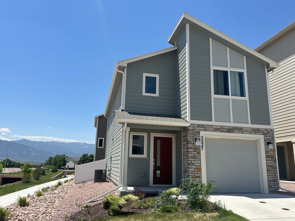 5227 Aeroglide Lp in Colorado Springs, CO - Building Photo