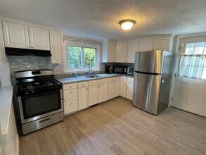 48 Norton St, Unit 1 in Weymouth, MA - Foto de edificio - Building Photo