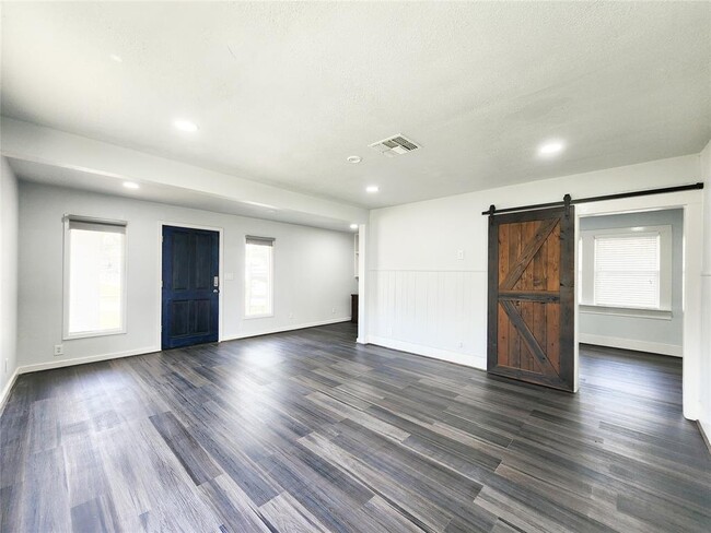 320 Basswood St in Houston, TX - Building Photo - Building Photo