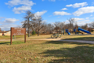 Trafalgar Square Duplexes in Oklahoma City, OK - Building Photo - Building Photo