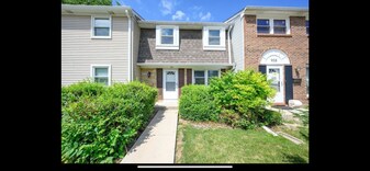 936 Cardiff Ct in Schaumburg, IL - Building Photo