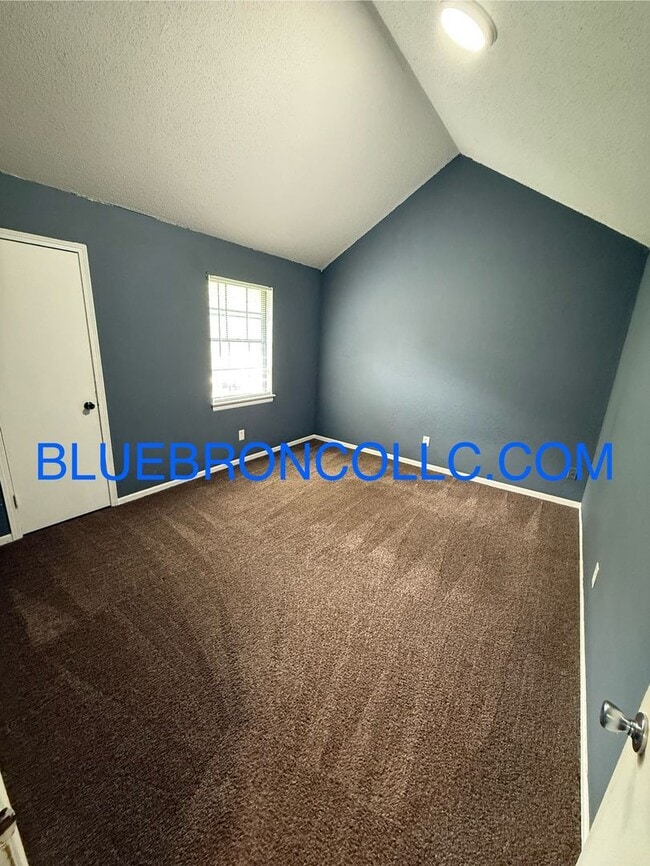 514 NE Churchill St in Lee's Summit, MO - Building Photo - Building Photo