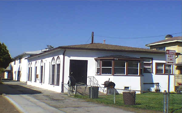 1519 W 145th St in Gardena, CA - Foto de edificio