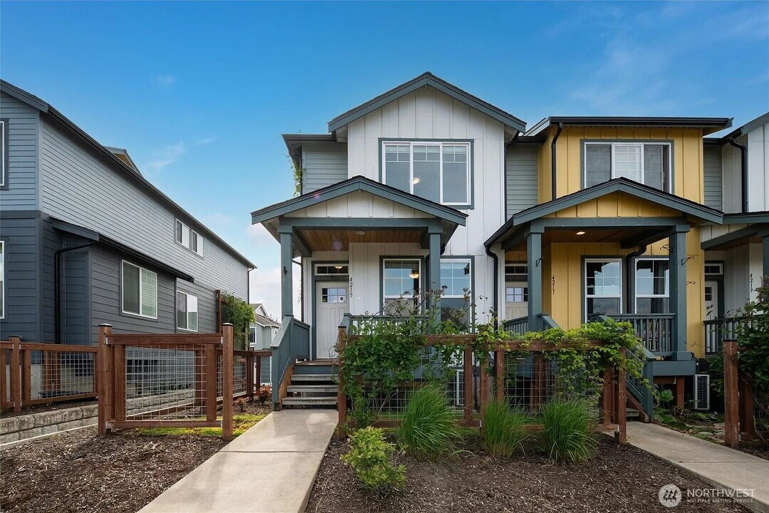 4215 Spire Dr in Bellingham, WA - Building Photo