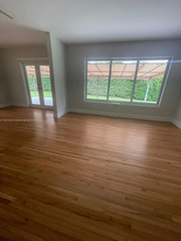 5901 SW 72nd Ave in Miami, FL - Building Photo - Building Photo