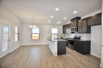 512 Paloma St in Weatherford, TX - Building Photo - Building Photo