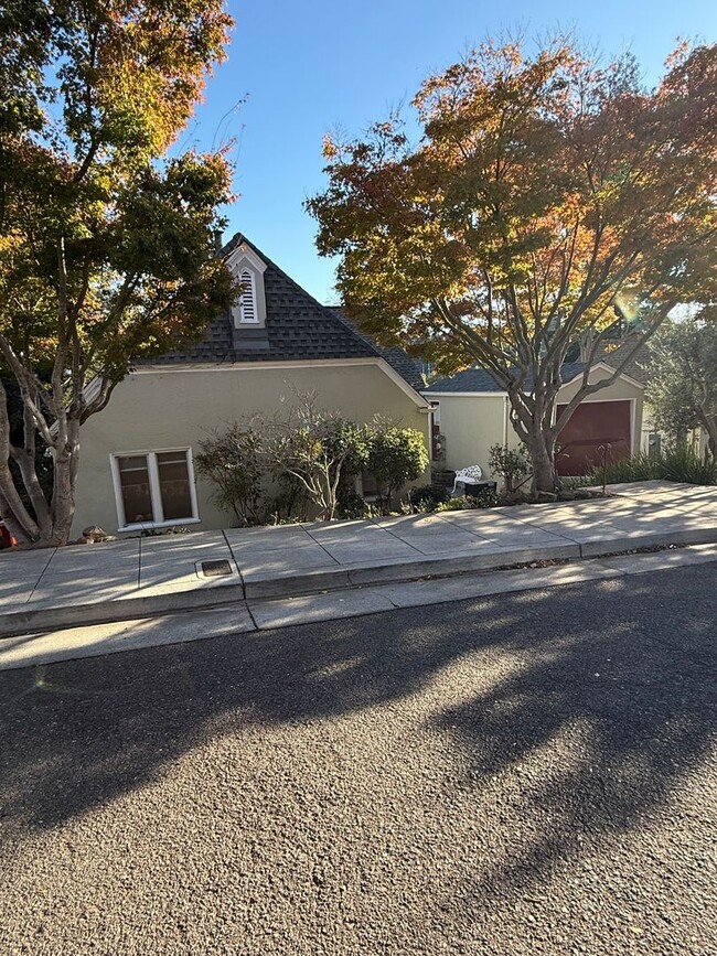 property at 1035 Underhills Rd