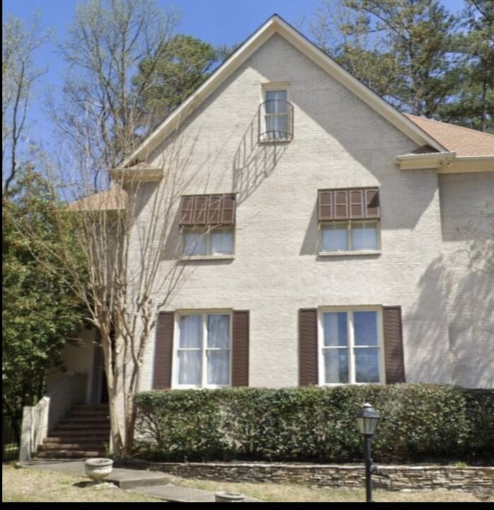 2500 Ivy Glenn Dr in Vestavia, AL - Building Photo