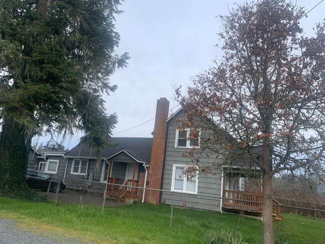 85004 Cloverdale Rd in Creswell, OR - Building Photo - Building Photo