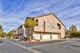 2000 Quartz Cliff St