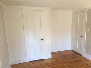 7 Wells St, Unit Apt 4 in Enfield, NH - Building Photo - Building Photo
