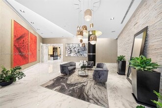 1250 S Miami Ave, Unit 1015 in Miami, FL - Building Photo - Building Photo