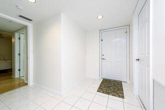 1 John Anderson Dr, Unit 511 in Ormond Beach, FL - Foto de edificio - Building Photo