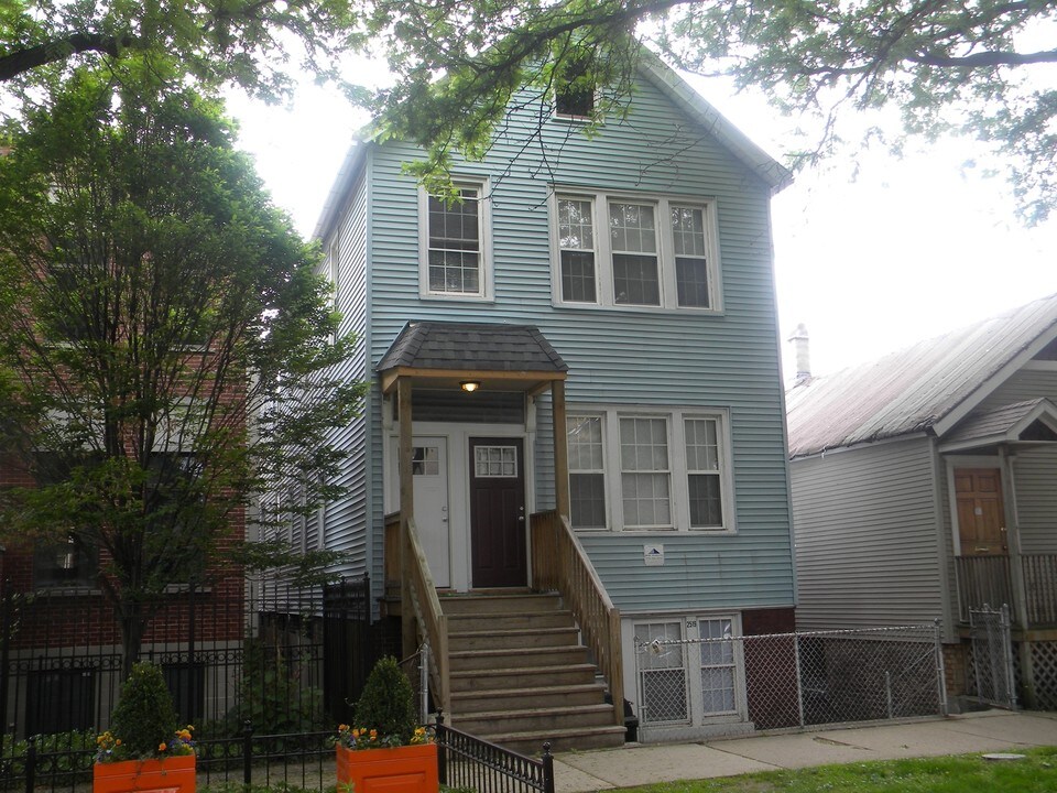 2519 N Marshfield Ave in Chicago, IL - Building Photo