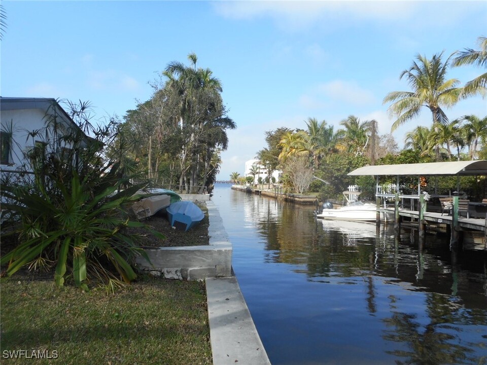 1239 Carlene Ave in Ft. Myers, FL - Building Photo