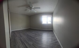 318 Riley Dr in Bloomington, IL - Building Photo