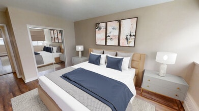 Dunfield and Holly Towers in Toronto, ON - Building Photo - Building Photo