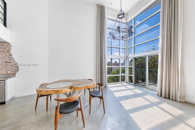 7700 Collins Ave in Miami Beach, FL - Building Photo - Building Photo