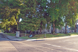 Riverwood Apartments in Stockton, CA - Building Photo - Building Photo