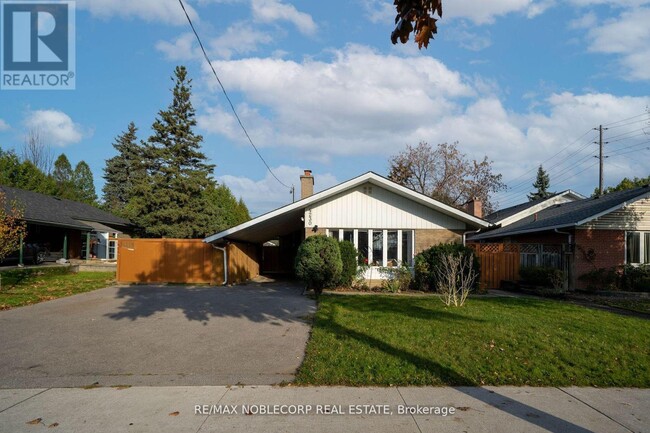 4230 Bloor St W in Toronto, ON - Building Photo - Building Photo