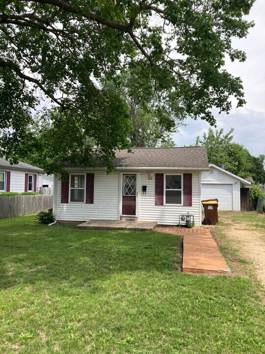 338 Pennsylvania Ave in Loves Park, IL - Building Photo