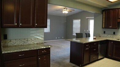 7607 Harmony Oaks Way in Sacramento, CA - Building Photo - Building Photo