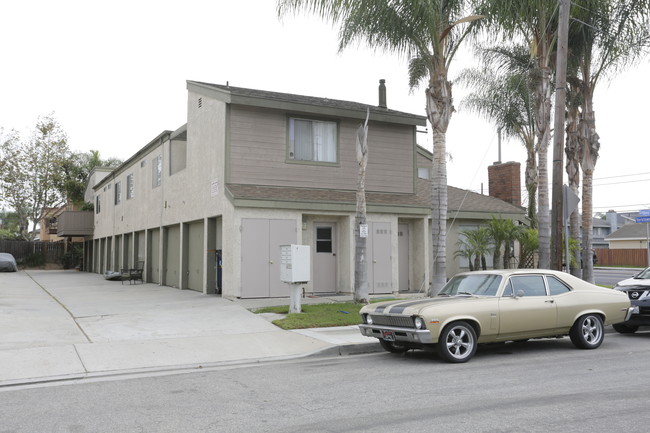 2502 England St in Huntington Beach, CA - Building Photo - Building Photo