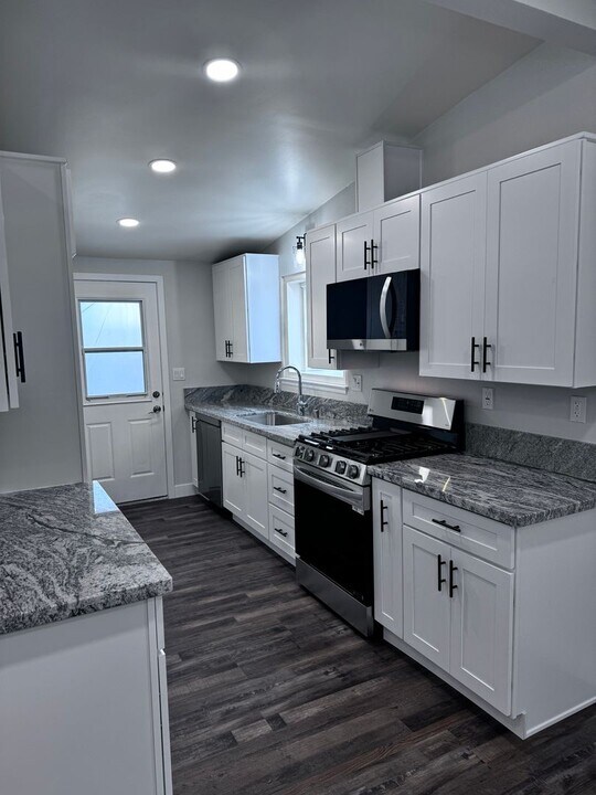 326-330 Rochester St in Costa Mesa, CA - Building Photo