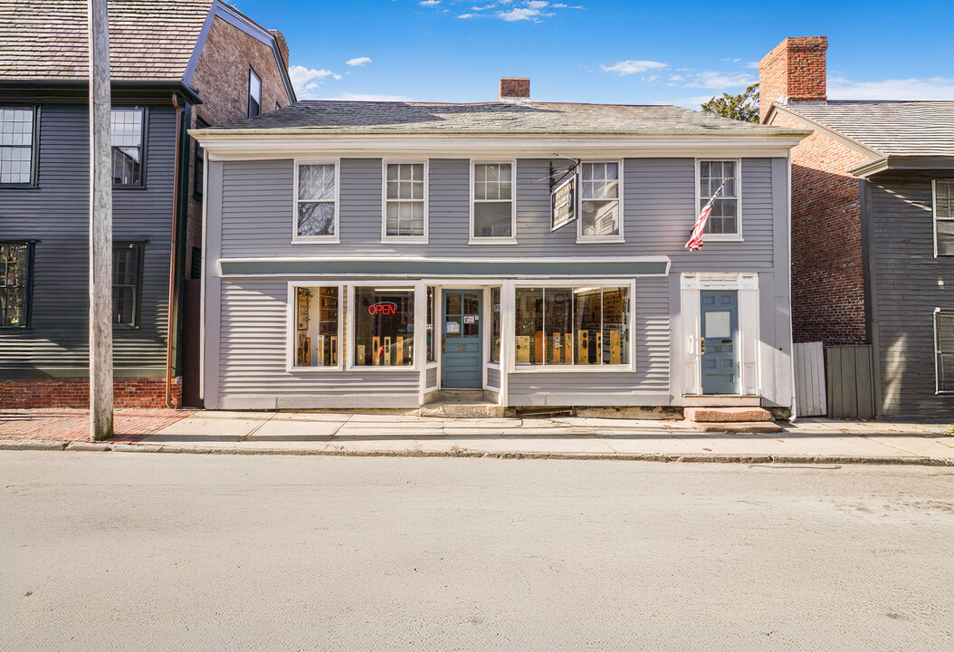 113-115 Spring St in Newport, RI - Building Photo