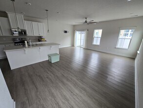 1609 Whistling Rd in Chesapeake, VA - Foto de edificio - Building Photo