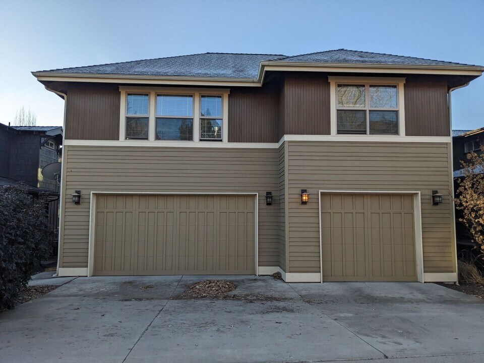 1372 NW Newport Ave in Bend, OR - Building Photo