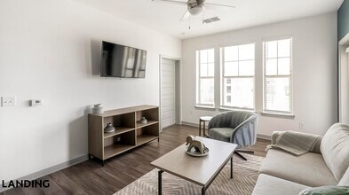 100 Wildwood Ct, Unit 534 in Birmingham, AL - Foto de edificio - Building Photo