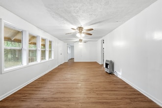 3831 King Dr in Douglasville, GA - Foto de edificio - Building Photo