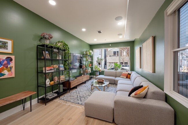 201 New York Ave in Jersey City, NJ - Building Photo - Building Photo